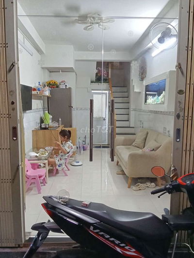 Chính chủ sổ hồng riêng 2 lầu đúc 1 sân thượng đúc suốt