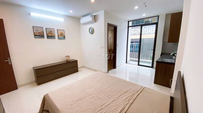 Studio Quan Nhân, mới đẹp, ban công rộng, full đồ, phí DV rẻ, ở sướng