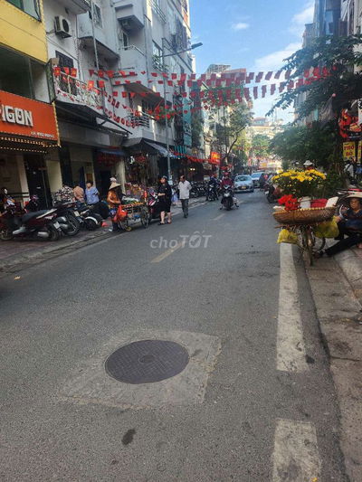 ngõ rộng 18 phố Hòe Nhai có chỗ để xe máy 20m×2 T chính chủ cho thuê