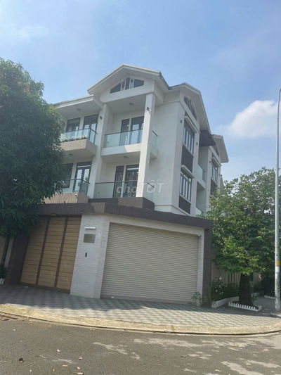 Biệt thự góc 2 mặt tiền 10x20m Trệt 2 Lầu MCCT. 5PN,6WC. View Sông