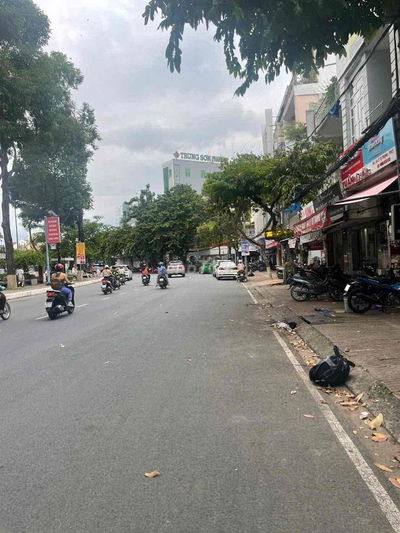 Nhà trệt 2 lầu full nội thất  - Thuận tiện kinh doanh