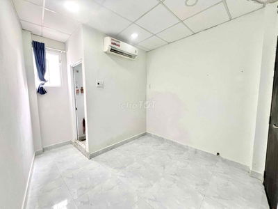 CHO THUÊ CĂN HỘ NGAY CẦU VƯỢT 3/2 - WC RIÊNG TRONG PHÒNG