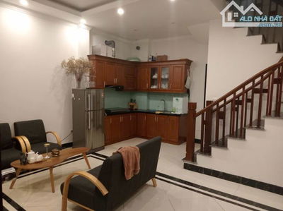 Chính chủ cho thuê nhà nguyên căn Thạch Bàn - 3 ngủ - Giá 8 triệu/ tháng