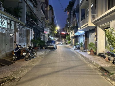 Nhà đẹp 4 Tầng, HXH 8M, đoạn 2 chiều. Nguyễn Xí. Thương lượng