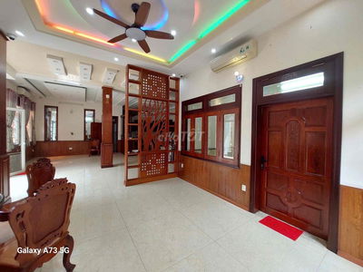 Cho thuê nhà lớn 11x20m 3 Lầu có 7PN 6WC nội thất sẵn máy lạnh