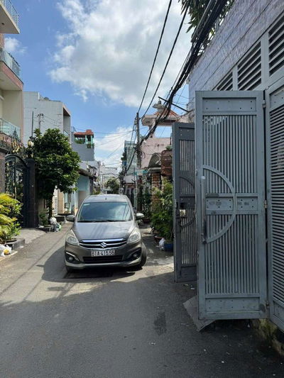 Thuê nhà HẺM xe hơi thông PVC, GVấp 100m2 trệt ,gác .Giá 7 tr /1 tháng