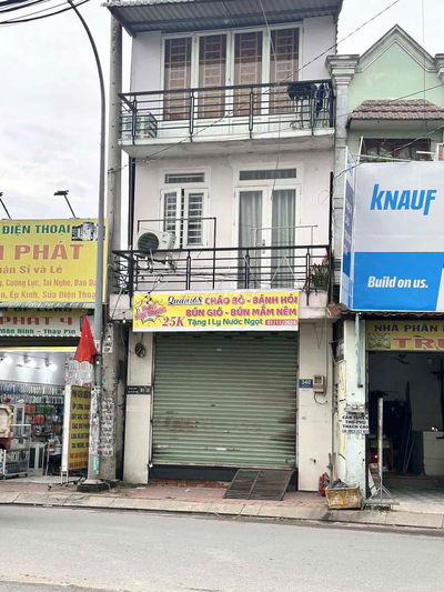 cho thuê lại nhà 1 trệt 2 lầu. do gia đình có việc gấp về quê