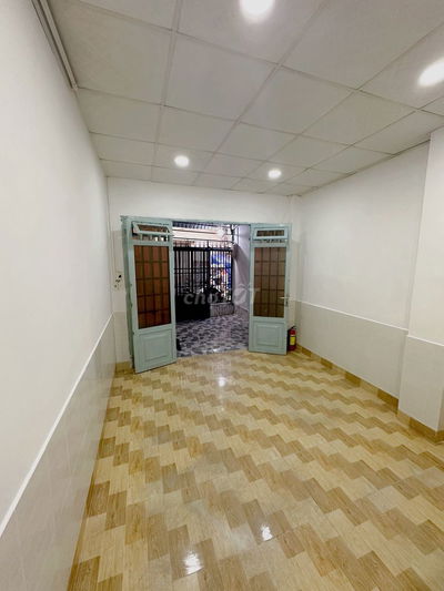 Nhà Mới Sạch Đẹp y hình🇻🇳 Sân Xe🇻🇳 2PN lớn sát MT đường