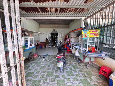 Nhà Thị trấn Đức Hoà 5x31m giá 1ty2 chốt