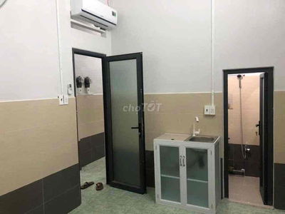 Cho thuê nhà 9pn, 8wc gần vòng xoay lê đại hành