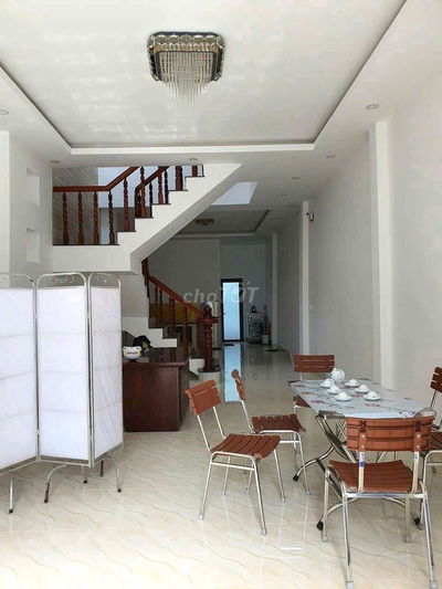 Cho thuê nhà đẹp - Có Nội thất - Lộ đậu ôtô. Hẻm  đường CMT8 , Chỉ 9tr