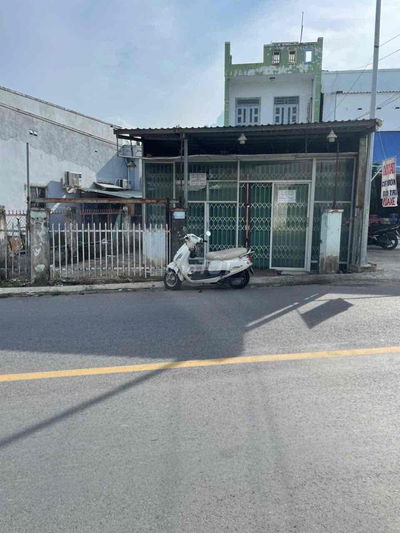 Nhà mặt tiền đường tỉnh lộ 826C .DT: 8 x 27m đường thông 8m tiện KDBB