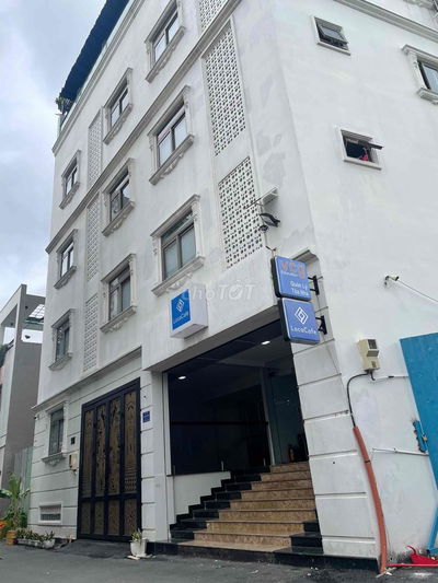 Cho nữ thuê phòng trọ cao cấp, có hồ bơi.