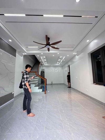 Nhà đẹp Khương Đình, 2 thoáng, thông KD, to rộng, sát phố  51m x 5T