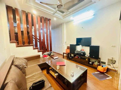 Cực ngon . ô tô đỗ cổng 10M ra mặt ô tô tránh 35M *5t * 3n gần BK Xây