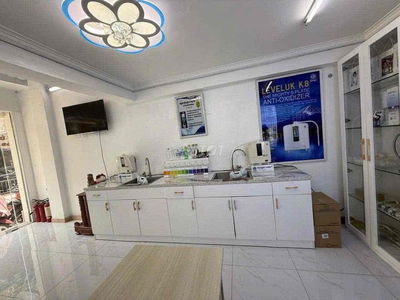 nhà mặt tiền , nhỏ xinh