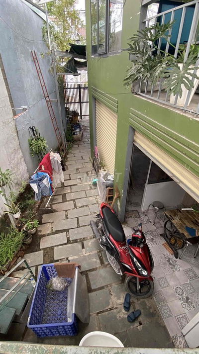 Nhà mặt tiền đường