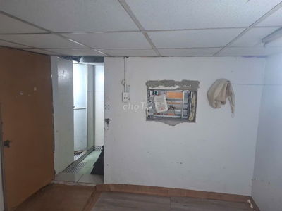 P lâu 1 cửa sổ, WC riêng, gần chợ Phạm Văn Hai, cộng hoà