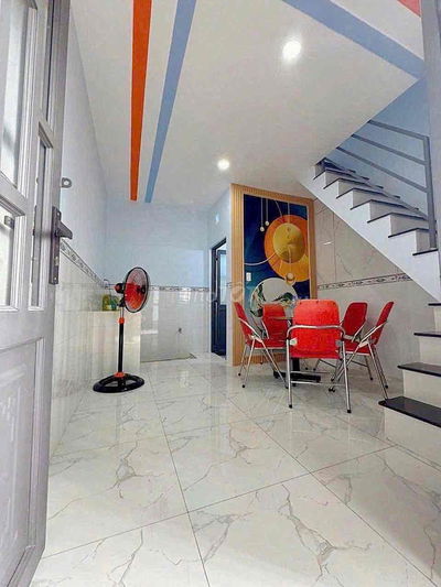 nhà 1trệt 1lầu , gần chợ , gần trường học