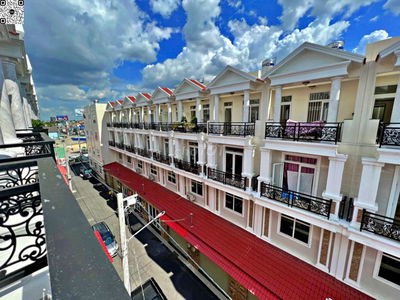 Nhà mới 100% mặt tiền quốc lộ 13 thích hợp ở hoặc làm văn phòng