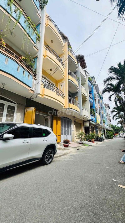 Nhà Mặt Tiền Nội Bộ Cảm Lổ P4 Q8 DT 4x15m57 . 2 lầu sân thượng