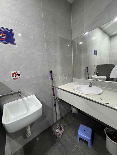 Phòng đẹp , có ban công, cửa sổ  thoáng mát, có chỗ phơi đồ ,nấu ăn