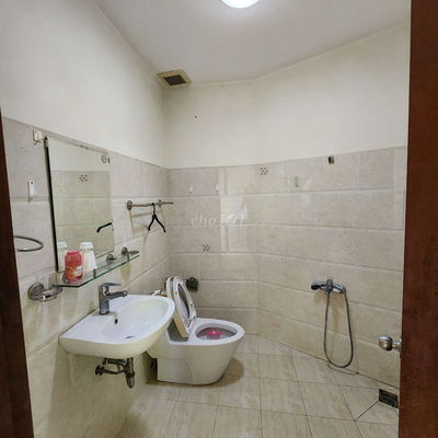 Cho NỮ thuê phòng,lối đi chung,nhà mặt tiền,an toàn.