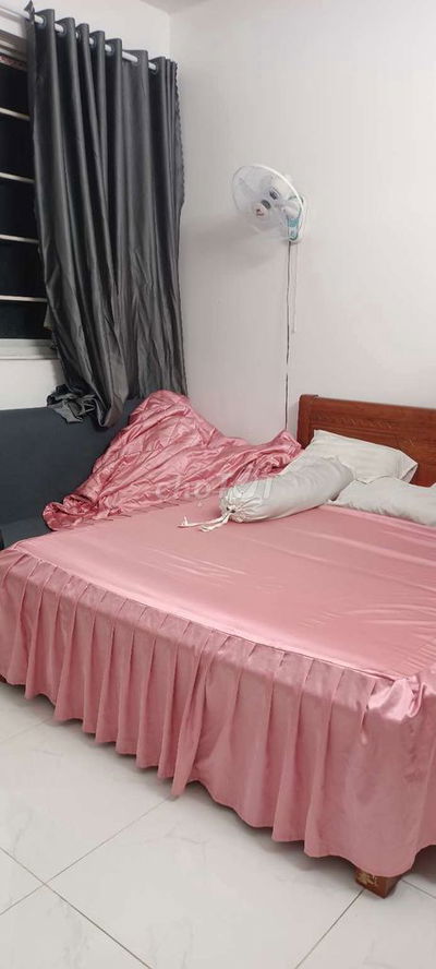 Phòng máy lạnh lầu 2,có bếp,tolet trong phòngcó cửa sổ,sát chợ,h tựdo