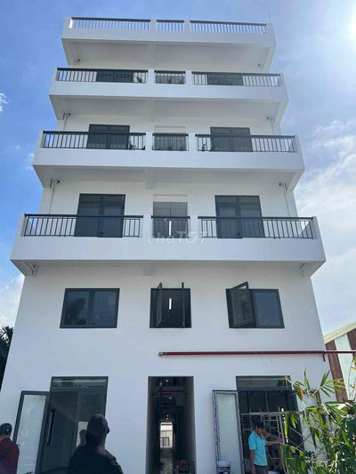 CHO THUÊ 1 PHÒNG NGỦ TÁCH BẾP BAN CÔNG NGAY VƯỜN LÀI CÁCH ĐH NTTU 300M