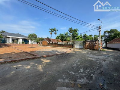 Nhà em tách 3 mảnh bán 1 mảnh 100m2 giá 1.6 tỷ, gần trường C1,2, chợ đông đúc