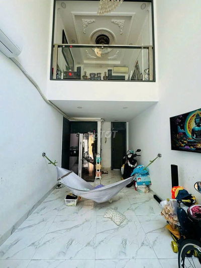 🏠 BÁN NHÀ CMT8 Q10–📍DTCN:33M2📍5 TẦNG–3 PN–📍CÓ THANG MÁY-💰NHỈNH 8.2TỶ