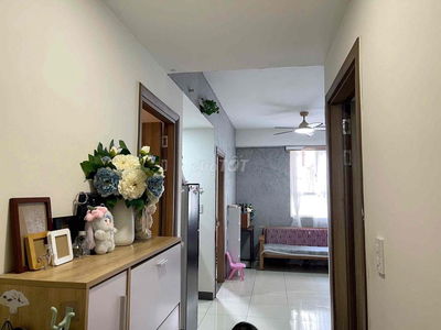 Cho thuê căn hộ Imperial place 2PN nhà trống 7tr