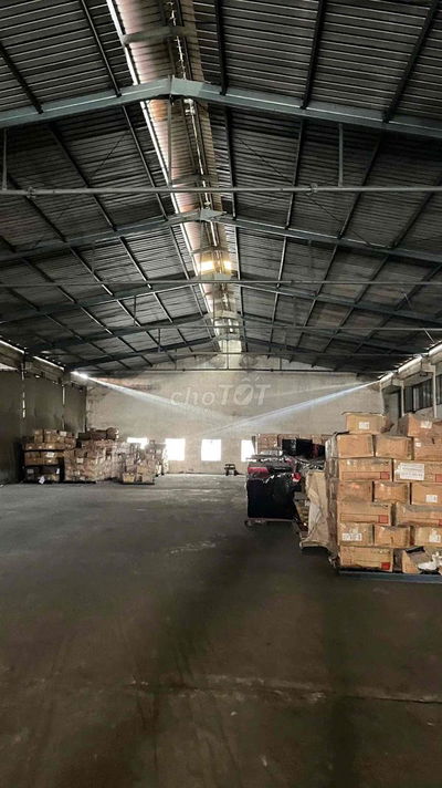 Cho thuê 2 kho xưởng tổng 3000m2 đường Phan Văn Hớn, Quận 12