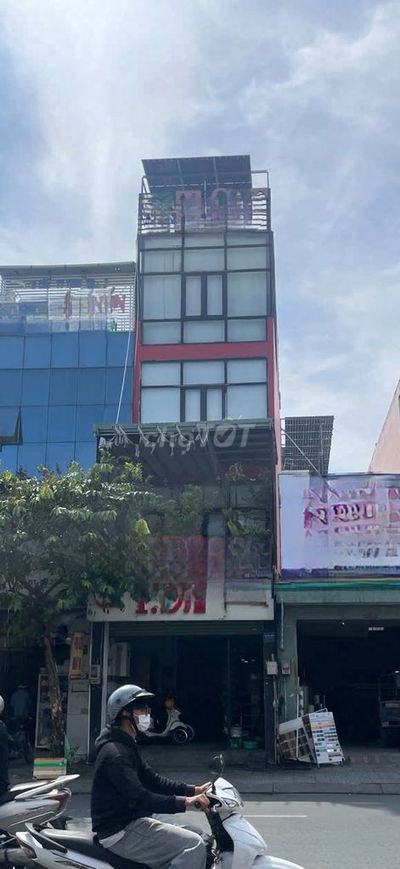 CHO THUÊ NHÀ MẶT TIỀN PHAN VĂN TRỊ (TRỆT 3LẦU 5X20) THANG MÁY,NỘI THẤT