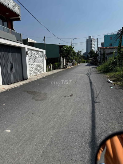 Bán đất thổ cư, giá đầu tư, hẻm xe hơi, xây dựng tự do gần 3 trường ĐH