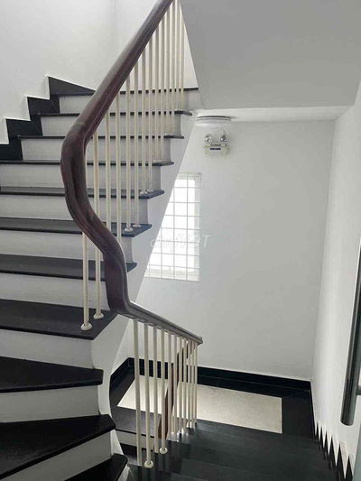 CHO THUÊ TÒA NHÀ ĐẸP TRUNG TÂM QUẬN 1 PHƯỜNG NGUYỄN THÁI BÌNH (DT 4x16