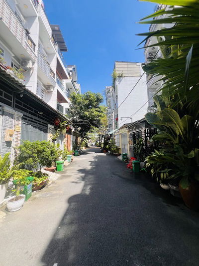 Nhà phố trệt 2 lầu. Có 4Pn 3wc. Dân cư hiện hữu. Mặt tiền 6m hẻm thông