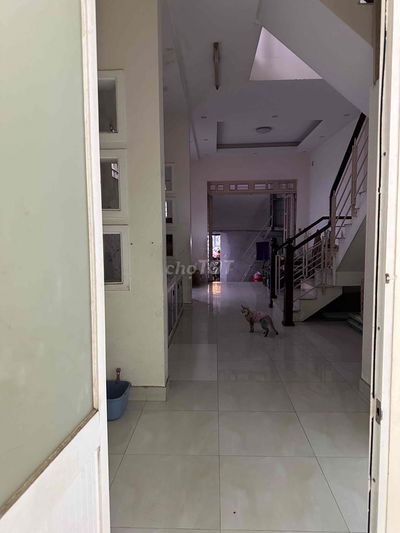 PHÒNG TRONG CĂN NHÀ RỘNG ĐẸP THOÁNG GIỜ TỰ DO WC RIÊNG