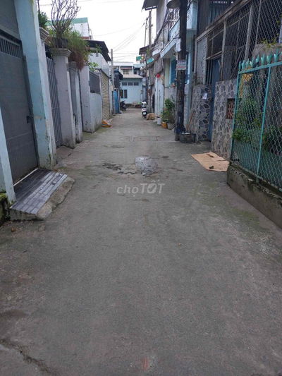 chính chủ bán gấp nhà hẻm xe hơi, gần đại học, khu công nghệ
