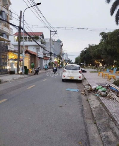 BÁN NHÀ TẦM 90 M2 LÔ GÓC 2 MT đang vay 11 tỷ CẦN XÃ BANK