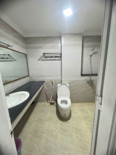 Nhà khu Bàu Cát, xe hơi trong nhà, gần siêu thị rạp phim