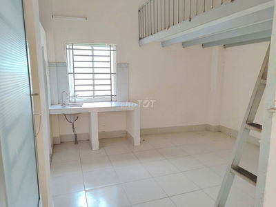 Chính chủ cho thuê, CỬA SỔ BẾP thoáng mát NGAY UTC2 5P di chuyển