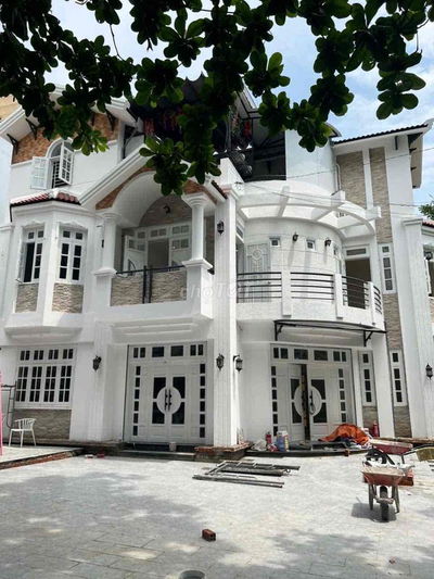 cho thuê biệt thự sân vườn đường nguyễn văn hưởng