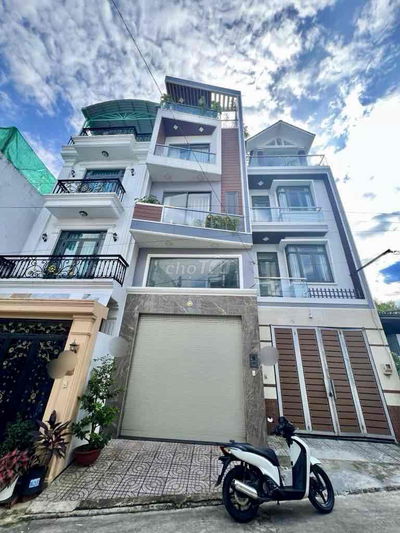 Nhà 4 tầng hẻm xe tải - Sát VinCom Quận 9 - Chỉ 6.5 Tỷ ở ngay