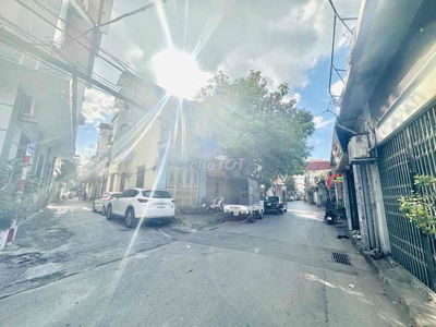 Hiếm, tiện ích ngập tràn, ô tô đỗ cửa, dân trí cao, giữ tiền ổn định