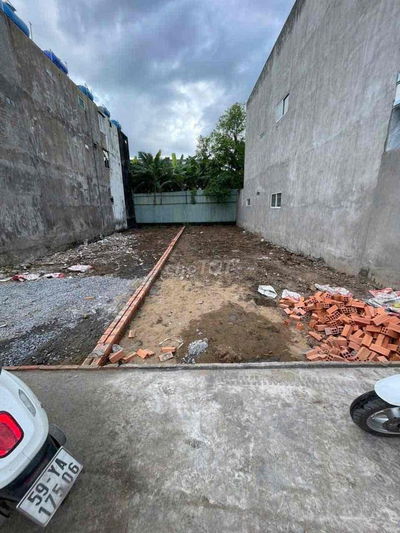 Lô đất Full thổ cư XD tự doDT 5x19 xát ngay chợ Gấu Đông Thạnh dg 4m