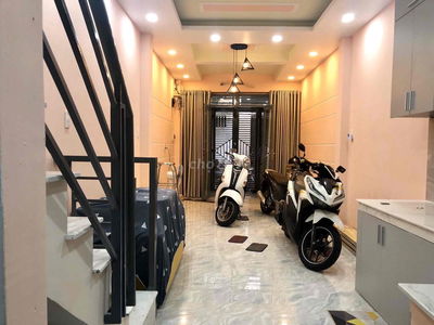 Gấp! Nhà 5 tấm LHP Q10,thông tứ phương,nở hậu 7tỷ7