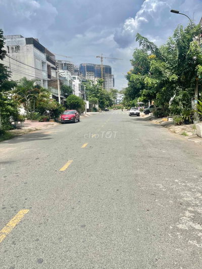 Bán gấp nhà đẹp ở ngay MTKD Trịnh Quang nghị, XH ngủ nhà, 120m2, SHR.
