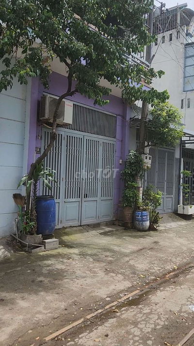 Bán nhà mặt phố gần Vincom Dĩ An, 2,3 tỷ, 44m2, view đẹp, giá siêu hời