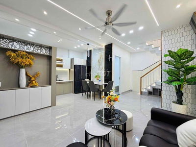 NHÀ ĐẸP CÓ PN DƯỚI TRỆT - GẦN 50m2 - ĐỐI DIỆN EMART 2